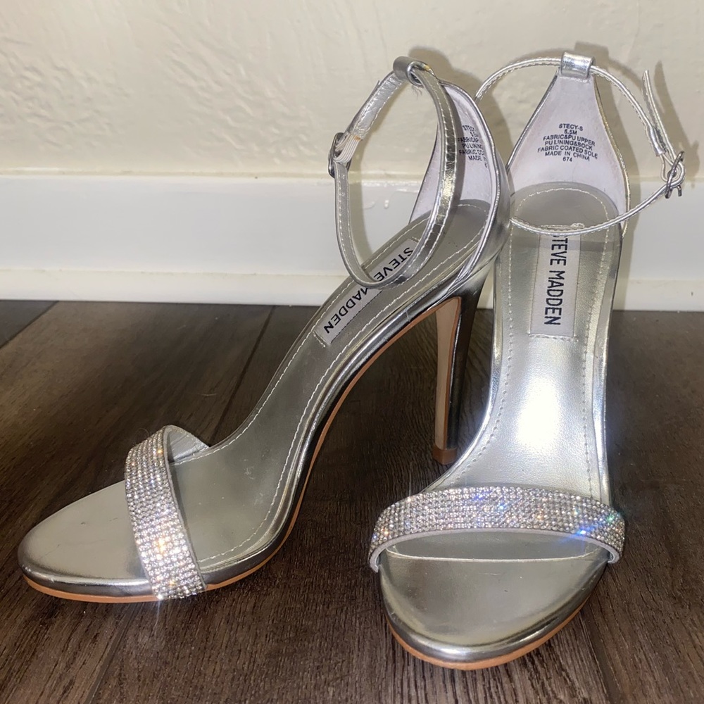STEVE MADDEN heels - women’s size 5.5 - Silver with crystal detail